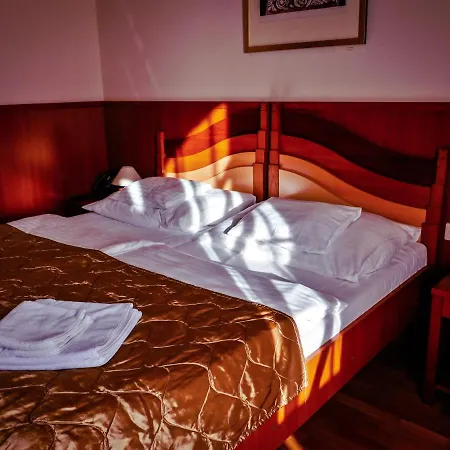 Отель Kumania 3*