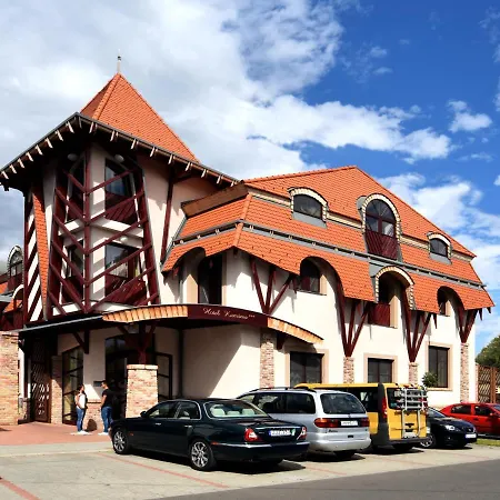 Отель Kumania 3*