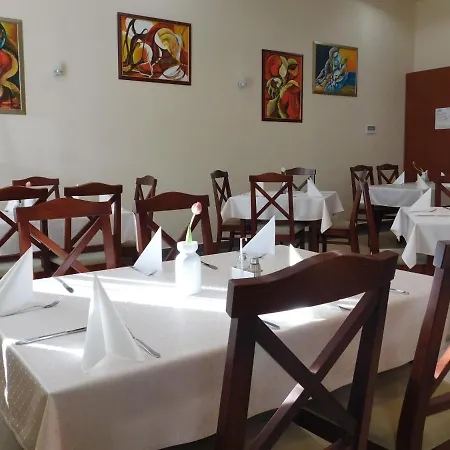 Отель Kumania Kisujszallas