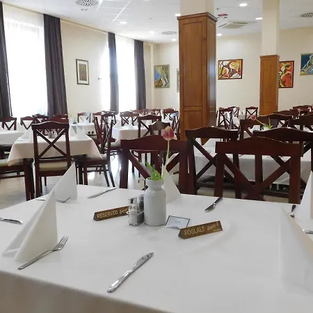 Otel Kumania