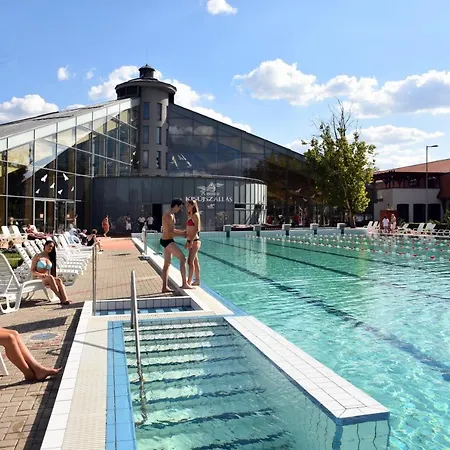 Отель Kumania 3*