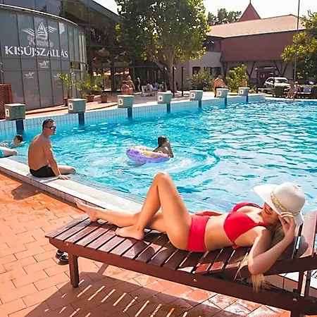 Kumánia Hotel