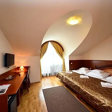 Kumánia 3*