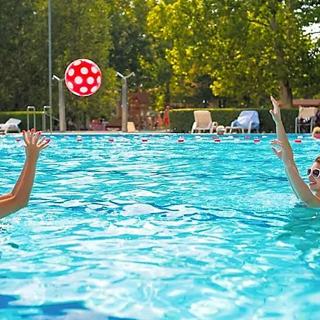 Kumánia Hotel 3*