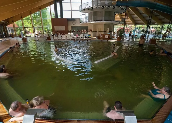 מלון Kumania Kisujszallas